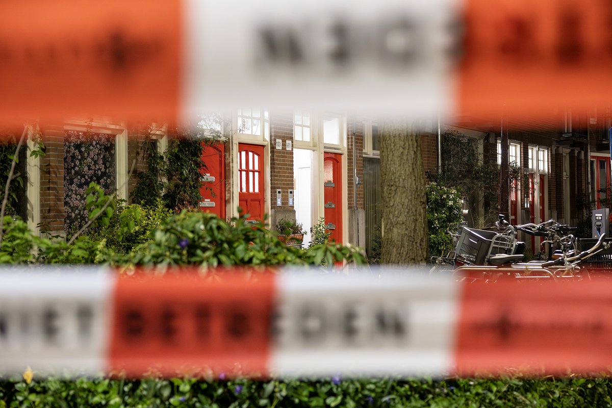 mvbergen's tweet image. Groot onderzoek #politie na aantreffen dode vrouw in woning in de Madurastraat in #Amsterdam