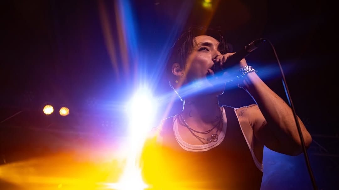 [📷] - hikoreanlondon official Instagram update with JUNHEE ✨️ 

"Junhee in London — Event recap 📸 thank you to everyone who came out and showed Support for Junhee! You really made this night special 💙

 📸 - @.jazzieldn for @.hikoreanlondon"

(1/2)
#JUNHEE #준희 #박준희