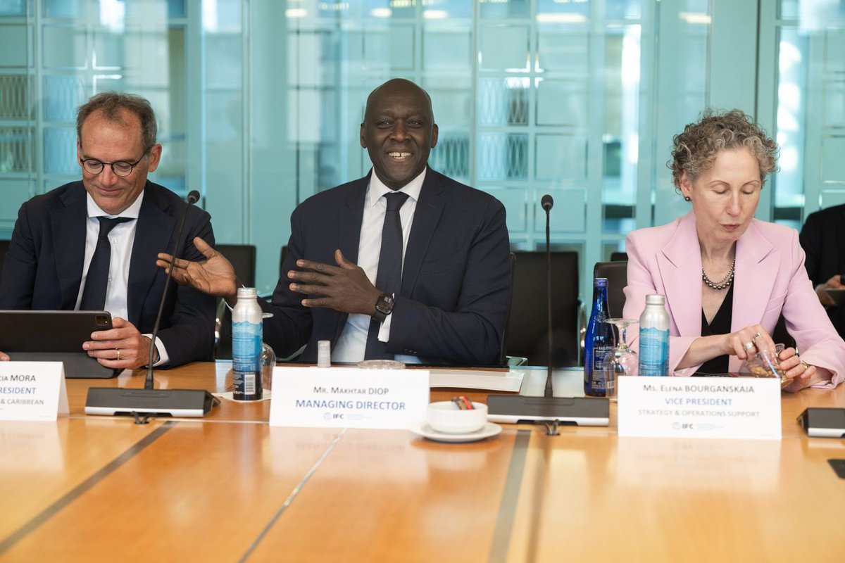 Always a pleasure meeting with <a href="/OdileRenaud/">Odile Renaud-Basso</a>, <a href="/EBRD/">The EBRD</a> President.
From #Ukraine’s reconstruction to monilizing private capital in Africa, we are working together to tackle today’s defining challenges—particularly through our Mutual Reliance Framework. A strong example of MDB