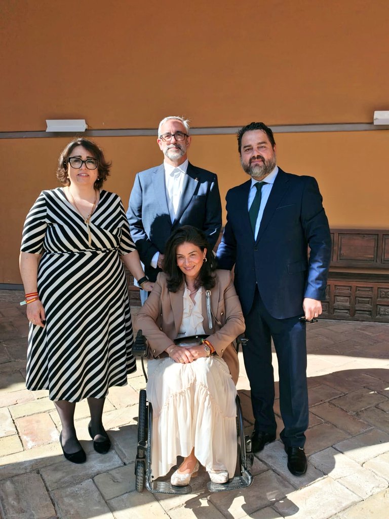 DavidArranzVox's tweet image. Asistimos al acto institucional de celebración de San Jorge en #Huesca.
Esperamos que Aragón pronto tenga un gobierno que, con mucho trabajo y la impronta de #Vox, logre prosperidad, seguridad y justicia, donde nuestros hijos tengan un futuro digno.
Viva Aragón‼️
Viva España 🇪🇸‼️