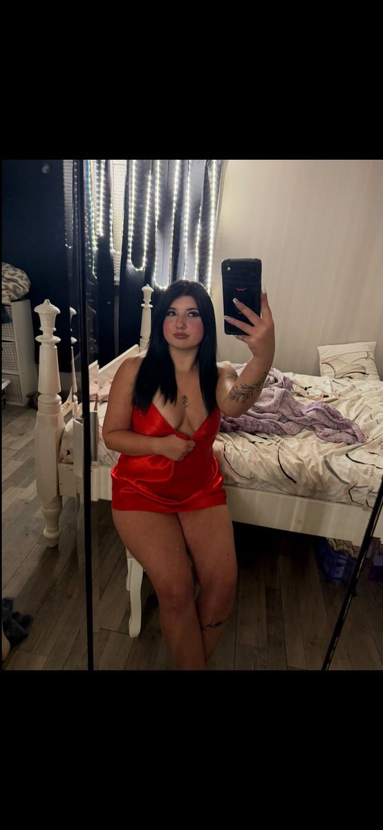 TOP OF MODELS ONLY 😈💕 tweet media