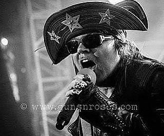 gnreternobr's tweet image. 17 de abril de 2014, @gunsnroses se apresentou pela primeira vez em Fortaleza, CE, Brasil, no Centro de Eventos do Ceará 🇧🇷

Participação de @duffmckagan, que substituiu, temporariamente, Tommy Stinson no baixo.

📷 Kat Benzova @gunsnroses 

#gunsnroses #axlrose #duffmckagan