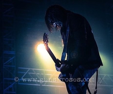 gnreternobr's tweet image. 17 de abril de 2014, @gunsnroses se apresentou pela primeira vez em Fortaleza, CE, Brasil, no Centro de Eventos do Ceará 🇧🇷

Participação de @duffmckagan, que substituiu, temporariamente, Tommy Stinson no baixo.

📷 Kat Benzova @gunsnroses 

#gunsnroses #axlrose #duffmckagan