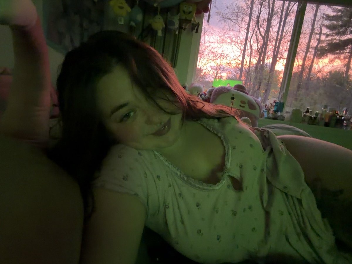 cockerspanielgf's tweet image. got a new phone which means wide selfies #winning