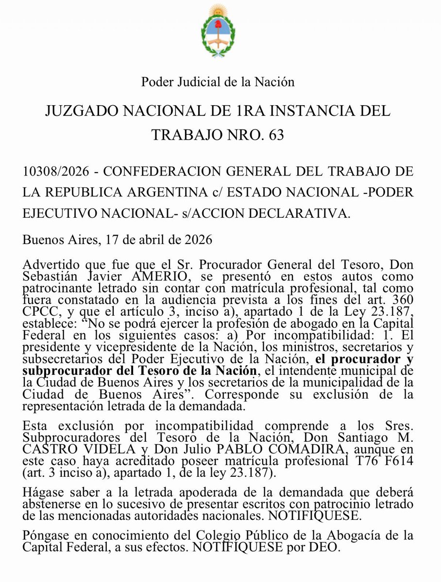 BiondiniCesar's tweet photo. Otro papelón libertario. El Juzgado de Trabajo N° 63 expuso que Sebastián Amerio, hombre de Santiago Caputo, se presentó como letrado patrocinante del Estado sin tener matrícula habilitante.
Y, por si faltaba algo, también tuvo que recordarle a la cúpula de la Procuración del Tesoro que no puede ejercer la abogacía en esas condiciones.
La ignorancia empoderada.