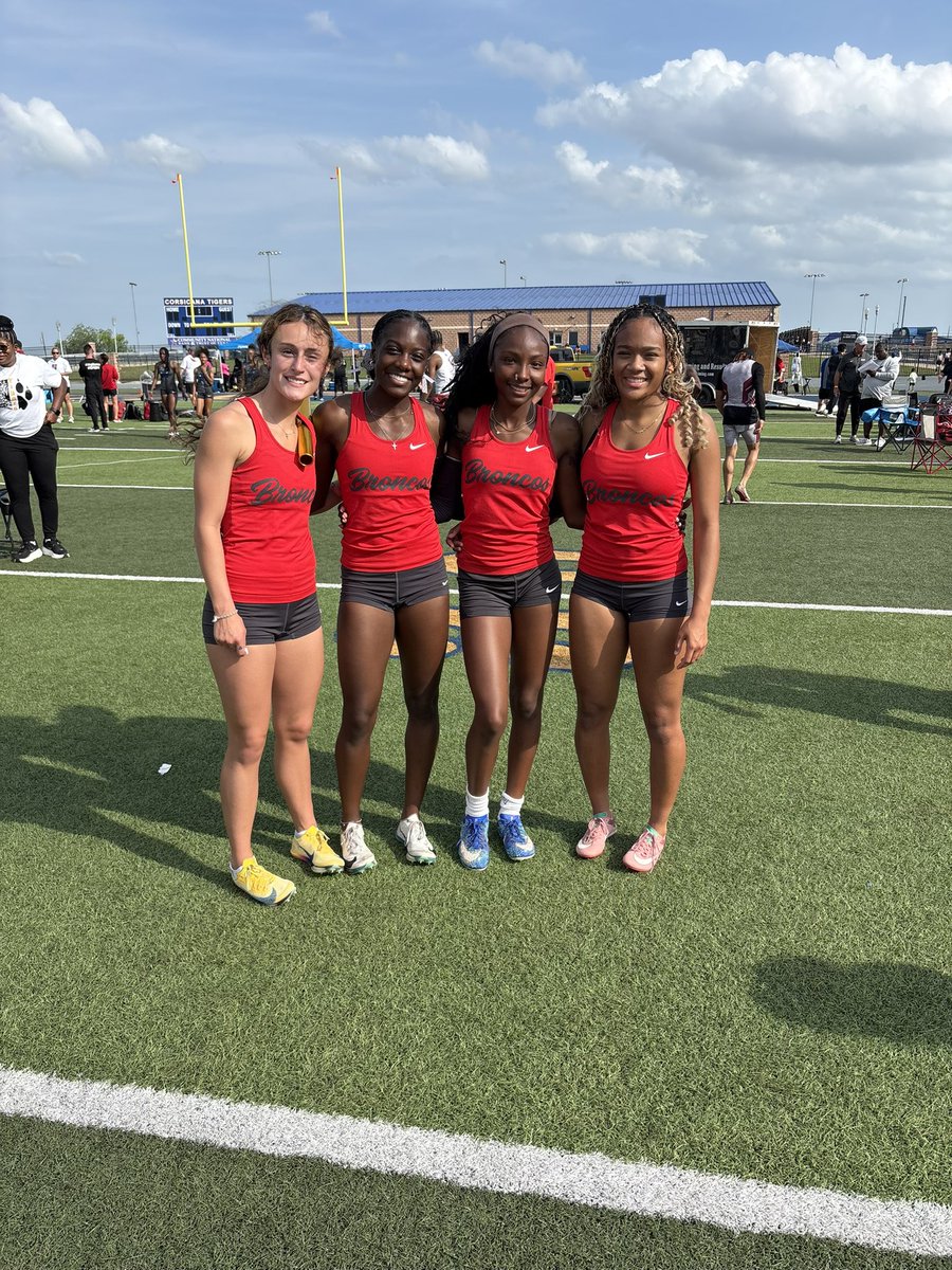LBHSGirlsTrack's tweet photo. 4x100 girls places 5th with Kalei Cress, Aleya Russell, Nylah Berrian, and Bella Garcia and breaks the school record with a time of 47.17. Great race!!! https://t.co/lmWEtn8tXX