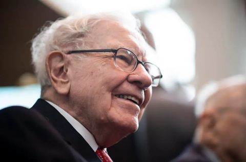 Paul Dietrich applauded Warren Buffett's cash pile and Michael Burry's skepticism of AI stocks. The veteran strategist told Business Insider the stock market is "still very overvalued." Dietrich predicted stubbornly high fuel prices tinybfs.com/t/QJrwJy
