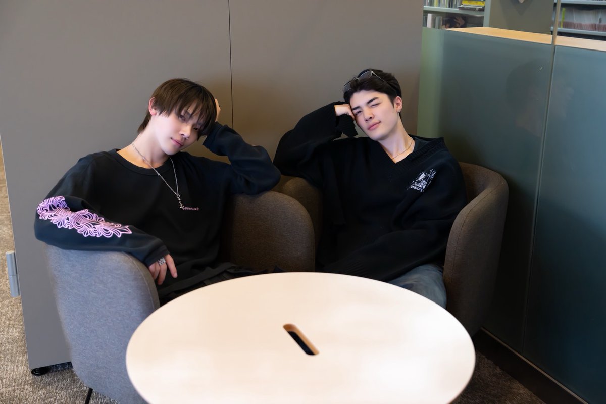 POP OF THE WORLD tweet media