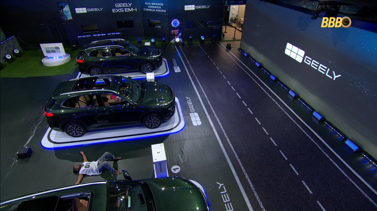 fizeram atendimento médico pro boneco na área externa mesmo? se sim, acho desvantagem demais