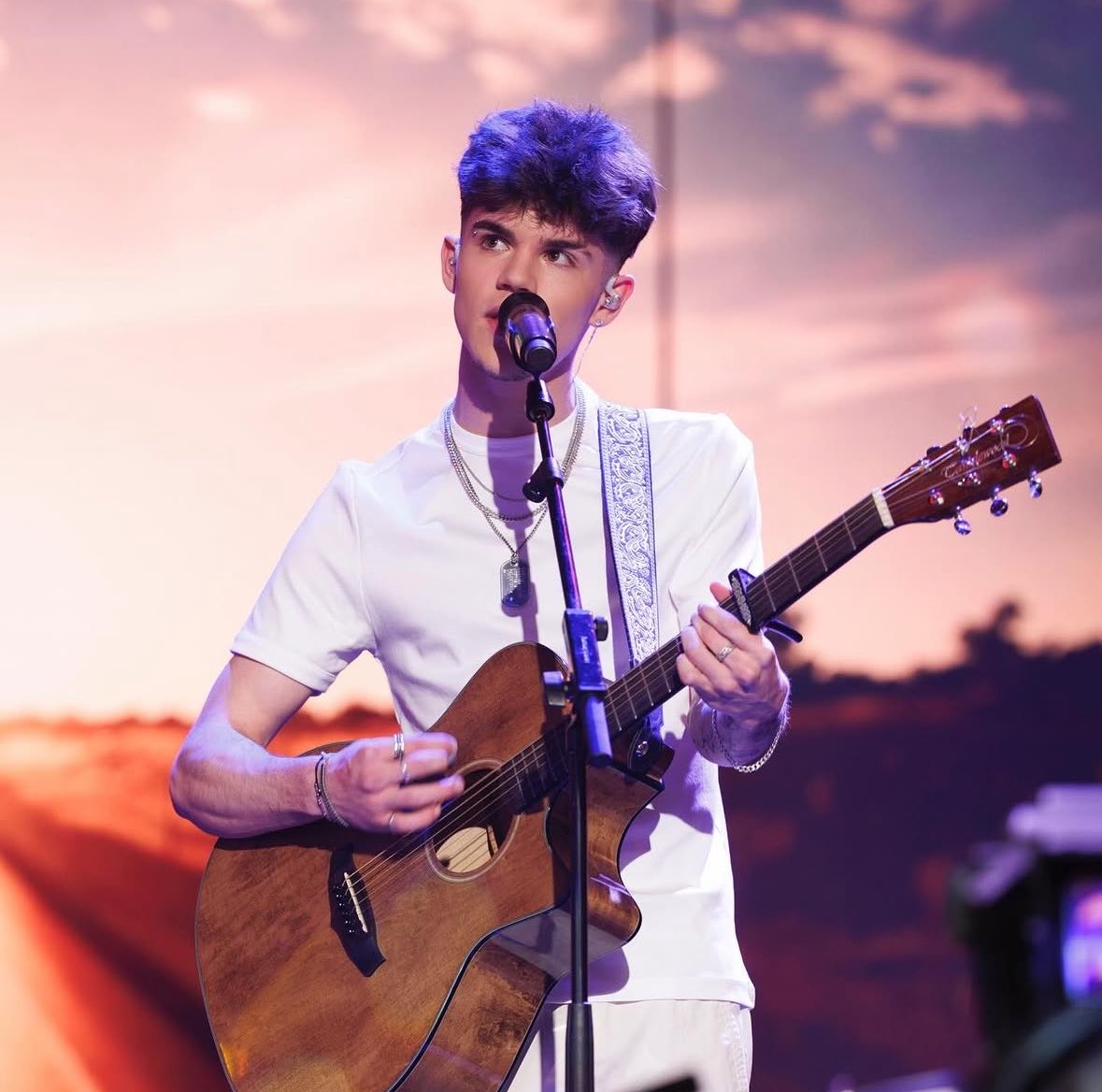 RTELateLateShow's tweet photo. Congratulations to the winner of our #LateLate Opening Act JESSE SLUDDS 🤩✨
#OpeningAct https://t.co/M9S0UE32SW