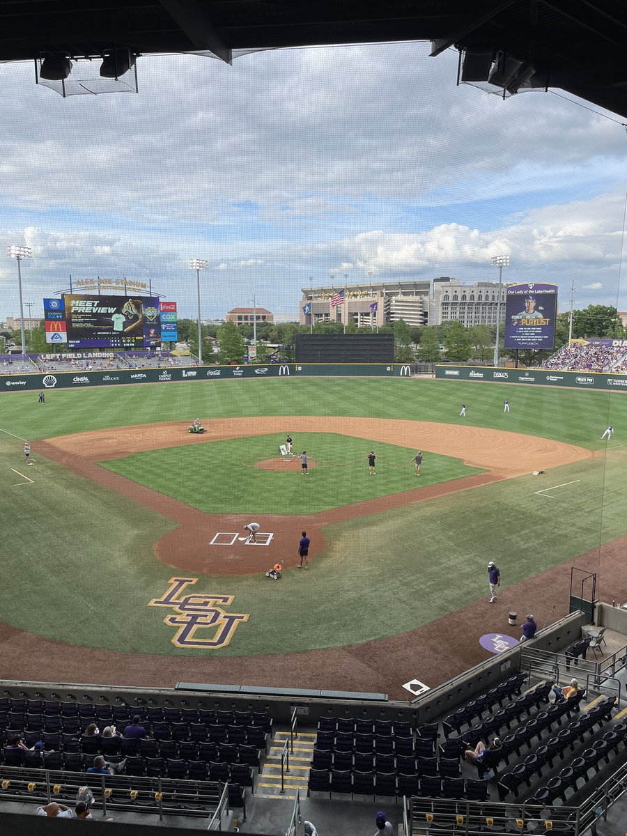 ByCoryDiaz's tweet image. “Where is the love” 🎶 🎵 

#LSU