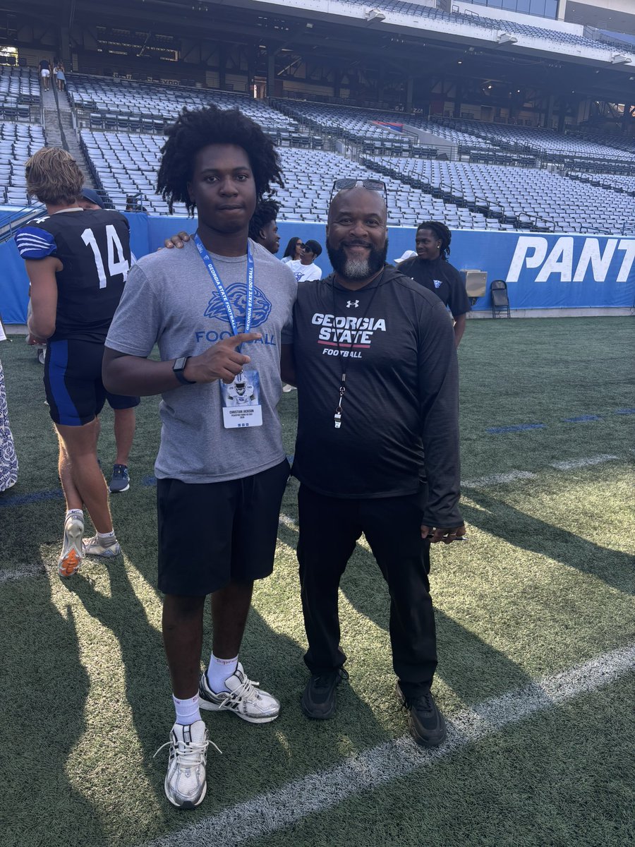 ChristianJ2028's tweet photo. Had an amazing visit at @GeorgiaStateFB .
Really enjoyed watching the game and meeting staff. Looking forward to getting back to campus soon. @DellMcGee @egreenbergFB @jonstephensgsu @Only1CamSpence @PTRFootball @RecruitGeorgia @CoachWatson_24 @Coach_Helmerich https://t.co/04J0A6YqVv