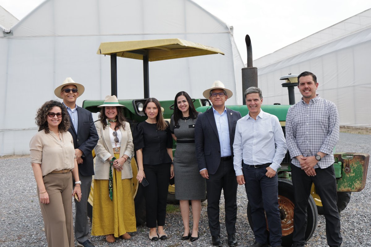 PascualAlcocer's tweet photo. Recibimos en Campus Querétaro a Javier Guzmán y Bruce Hunter para dialogar con nuestra comunidad académica y fortalecer el ecosistema de investigación e innovación.
La educación, la investigación y la innovación convergen aquí para transformar realidades. https://t.co/CkOr1knlef