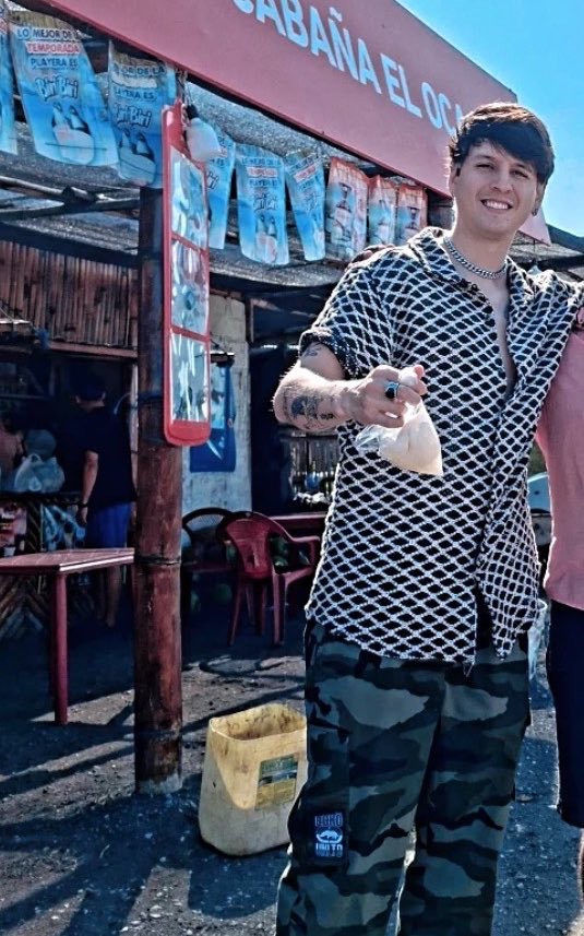 no se si trae un queso o que pero se ve tiernisimooo JAJSJAJA🥹