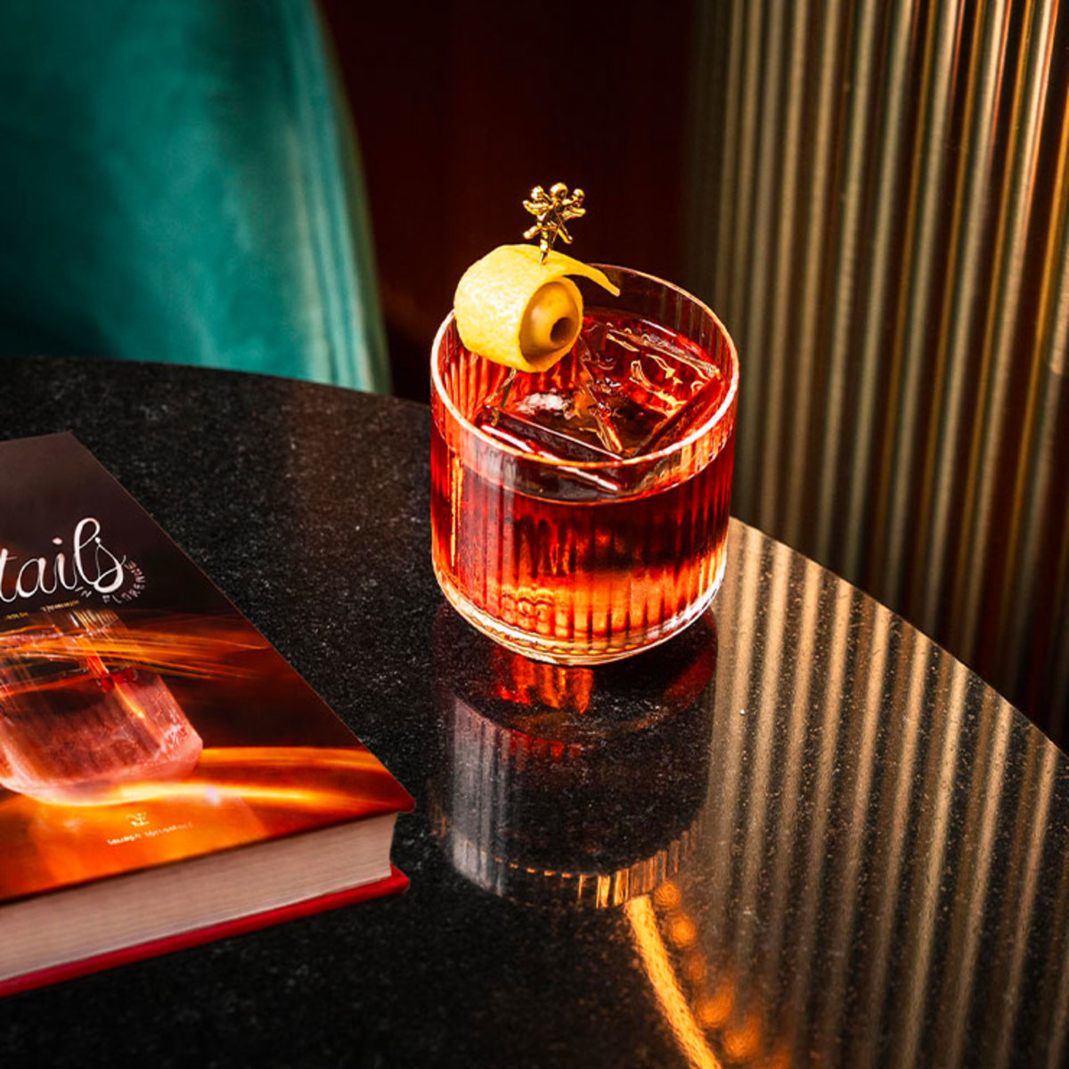 chljeffers's tweet image. #Cocktails in Florence: The Definitive Guide to the Best Cocktail Bars in #Florence | #Florencemadeintuscany zurl.co/3I007