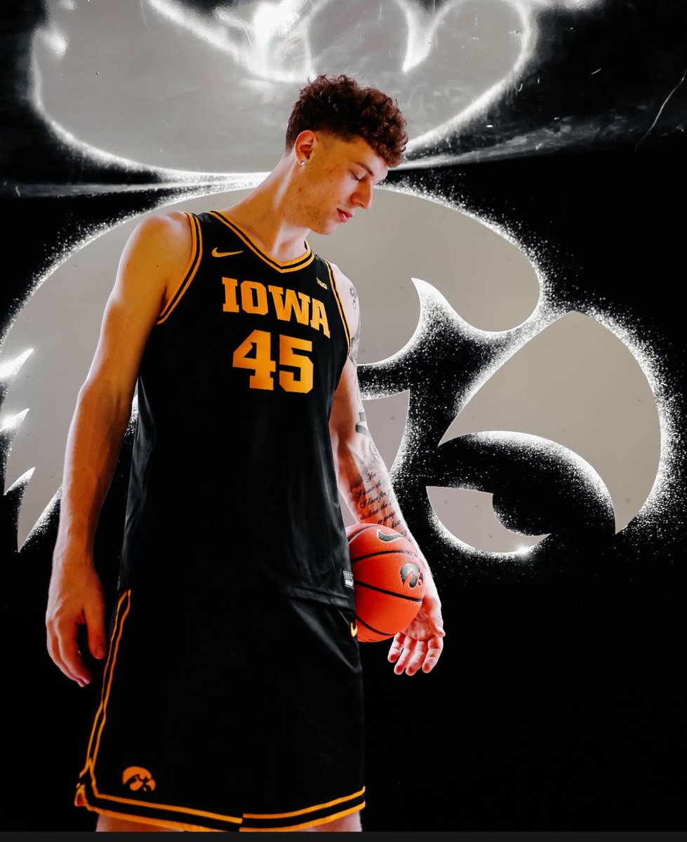 Elite Hawk tweet media