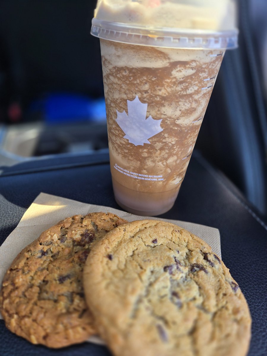 WritingSparkle's tweet image. Is it that kind of weather?
Oh, yes. Yes, it is 

#photooftheday #photographychallenge #timhortons #icecap #cookie
