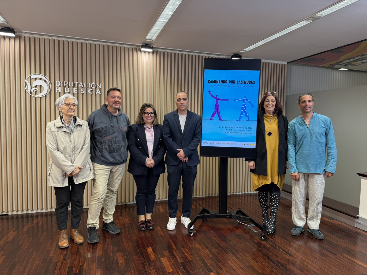 aytohuesca's tweet image. Hoy hemos presentado una nueva edición de “Caminando por las Nubes” 👏🏻 una experiencia cultural única que volverá a llenar las calles de Huesca de emoción, arte y acrobacias el próximo 26 de abril. 🤸‍♀️ #Huesca #AytoHuesca