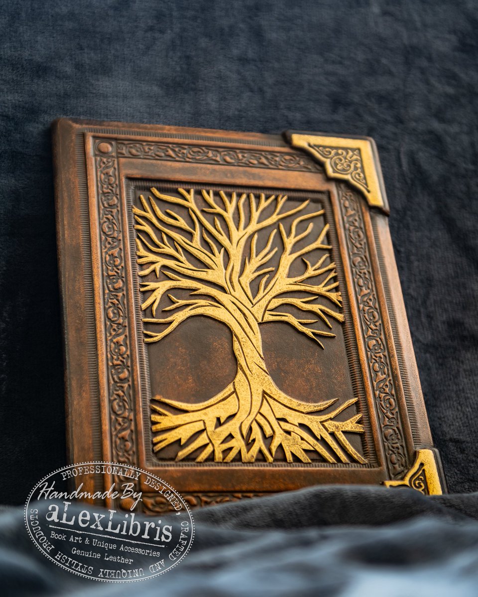 aLexLibris's tweet image. Work in progress: Leather cover made to hold two sheets of paper

#wedding #weddingvows #reading #medieval #treeoflife #alexlibris #bookart #book #necronomicon #book #bookcover