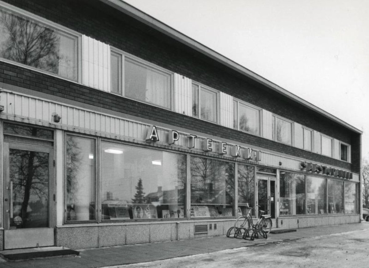 WeLoveHame's tweet photo. Hattulan apteekki ja säästöpankki vuonna 1963. 😍👑🏰❤️
#hattula #finland https://t.co/7znmT6vMUK