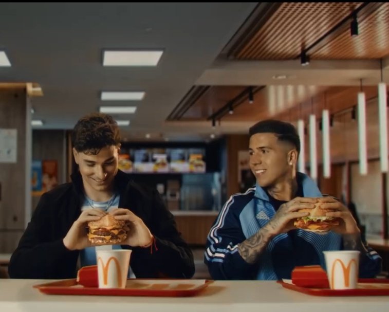 Los butos haciendo publicidades sacarán adelante a esta bella nación