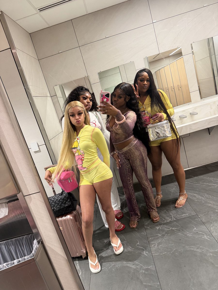 _kiyadior's tweet photo. welcome to vegas babyyyyyy https://t.co/a0VyFisNt3