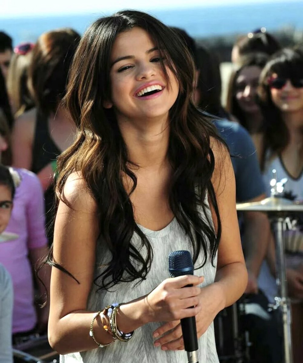 Selena Gomez Spotify tweet media