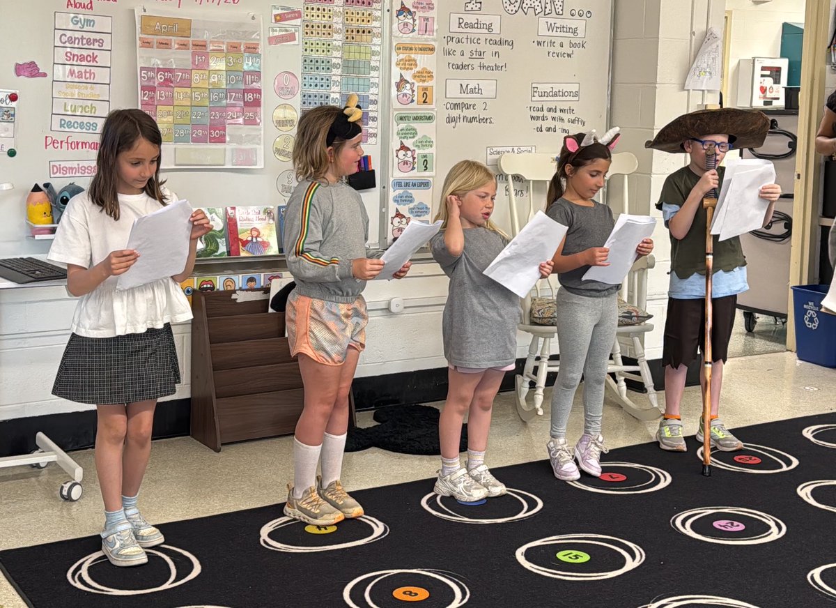 LinnehanReads's tweet photo. Listening to these first graders perform their readers’ theaters with so much enthusiasm and expression was such a joy! Great job, 1CP! @ces_acelluzzi @ces_misspetrone 🤩 https://t.co/3oWXWQ5tiY