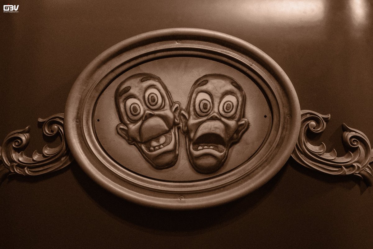 Obv2003's tweet photo. Some sepia tones inside Phantom Theater: Opening NightMARE. It’s been quite a long time since the original Theater existed at @KingsIslandPR so I wanted to color edit these based not on how it looks, but how it feels. The experience is very retro as you travel from room to room! https://t.co/ZLzl92LeIV