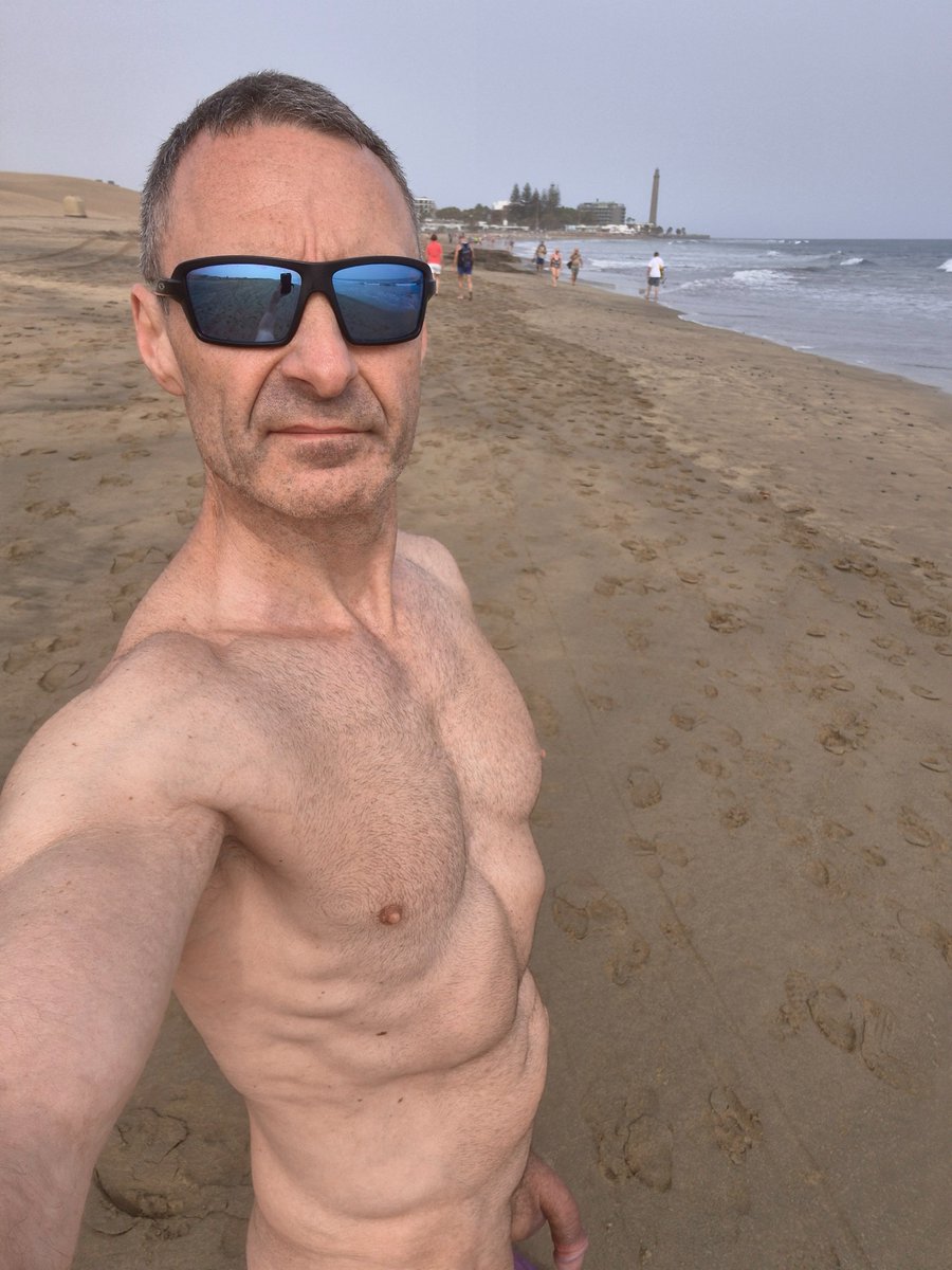 Buffitup's tweet photo. I so like being naked in public! https://t.co/7vgO9Sv34g
