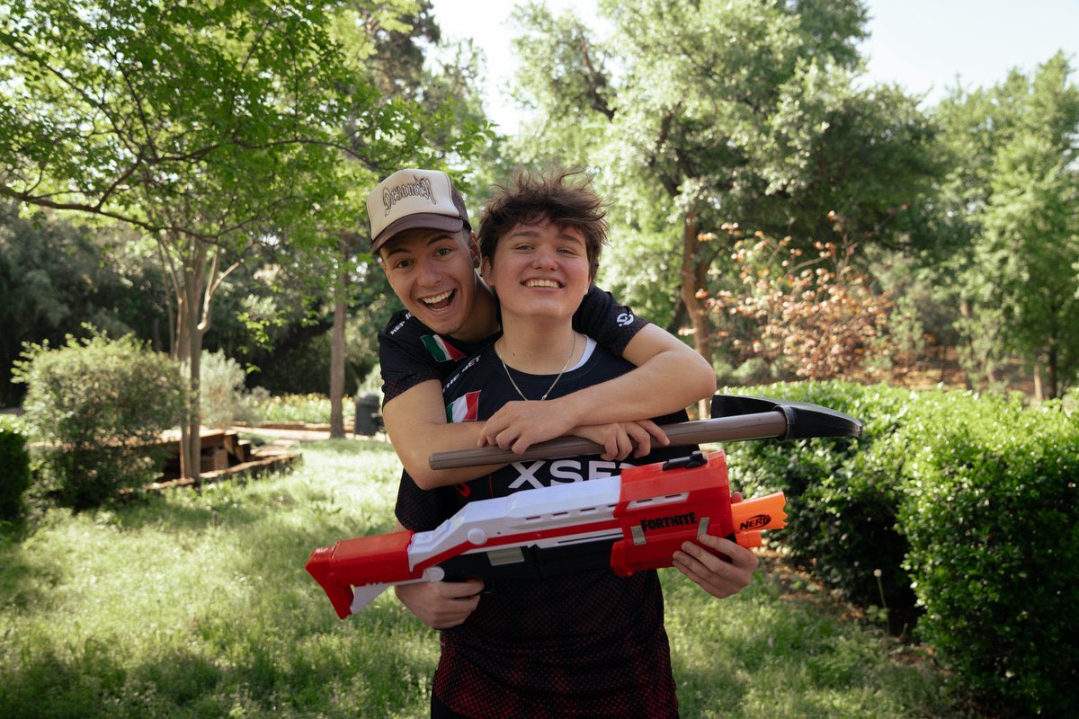 Elite Momo tweet media