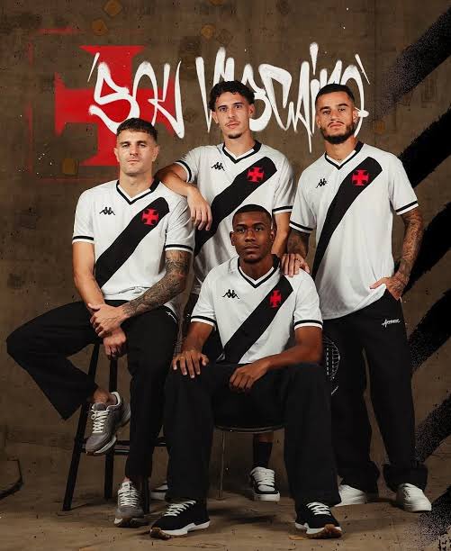CaioCaesar98's tweet photo. Essa foto pra mim explica muito da queda de rendimento de Nuno Moreira com a camisa do Vasco. 

Preciso elaborar muito? https://t.co/hp39vTmDXe