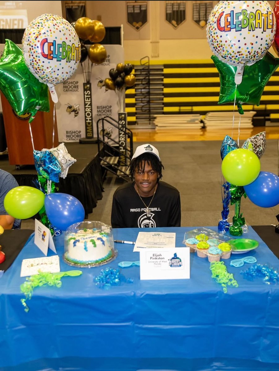 b_amadiff1's tweet photo. First i want to thank God for allowing this to happen and for giving me the ability to play the game of football with that being said i have signed and commited to UWF. #goargos @CoachKNobles @CoachJ_Remsza @CoachMelo90 @CoachFortune6 @HornetFB_1MOORE @coachmicahjd @CoachK_Conner https://t.co/iuKdO9JCkI