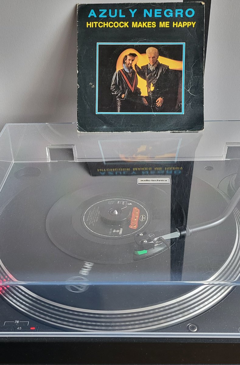 DavidGTato's tweet image. #Vinileando 

@Azul_Y_Negro HITCHCOCK MAKES ME HAPPY
(Single)
#AzulYNegro #HitchcockMakesMeHappy #AguaDeLuna