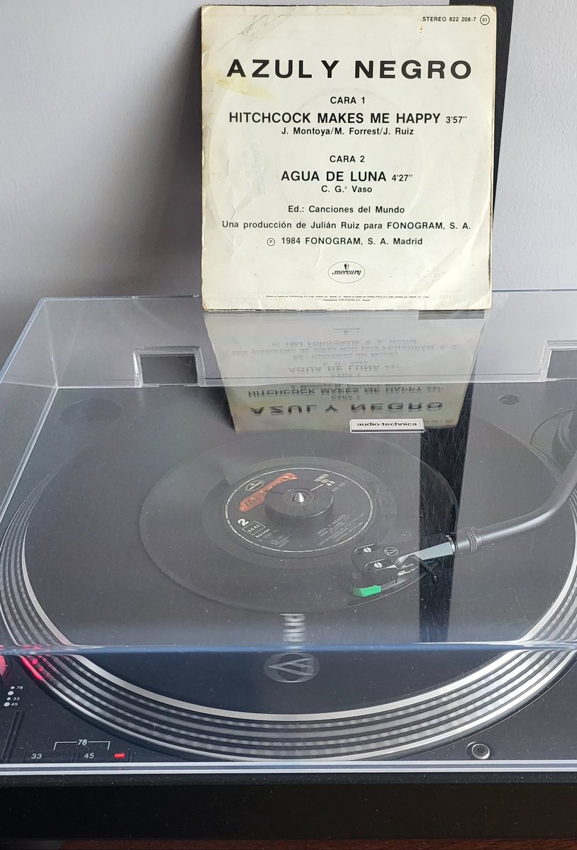 DavidGTato's tweet image. #Vinileando 

@Azul_Y_Negro HITCHCOCK MAKES ME HAPPY
(Single)
#AzulYNegro #HitchcockMakesMeHappy #AguaDeLuna