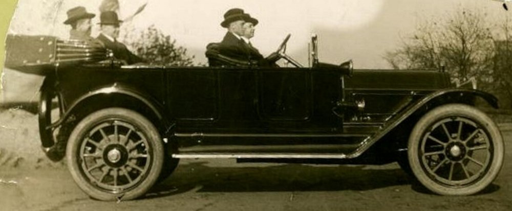 UltimativCars's tweet photo. #Everitt was #Wayne (1902-08) &amp; "Everitt"-carmaker (09-12).
-
After Everitt &amp; #Metzger left EMF, both started #EverittMetzger in '09 to rename it "Flanders" in '12.
-
#Flanders continued EMF alone, while starting his own Flanders brand in '12 as well.
=
all went bankrupt in 1913! https://t.co/9Bww29oDbY