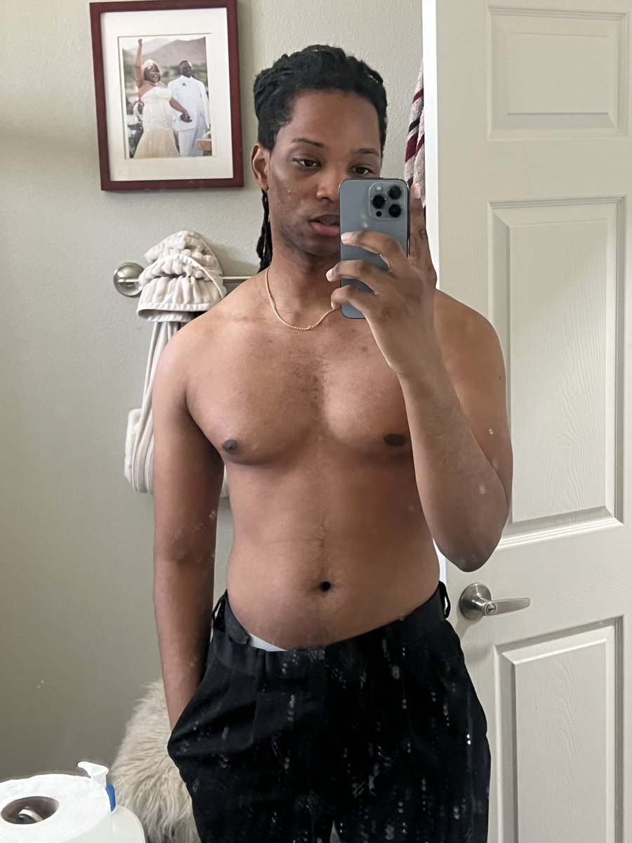 King 🐝 @ Home tweet media