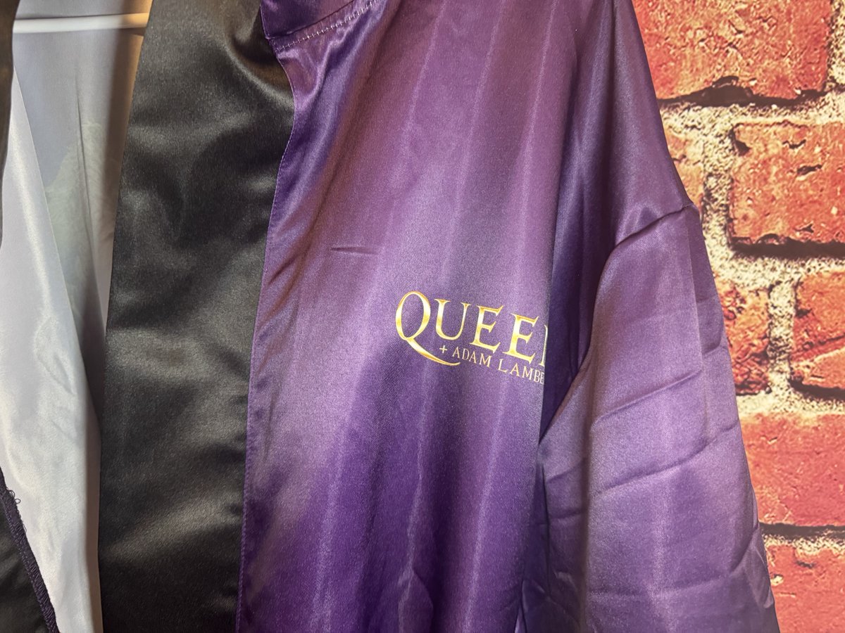 WilliamJGraham's tweet image. Check out Queen + Adam Lambert VIP Hooded Robe One Size ebay.us/m/oIVj6B #eBay via @eBay 
The Queen + Adam Lambert VIP Hooded Robe in purple satin is a luxurious and stylish addition to any woman's wardrobe. Featuring a tie closure, long sleeves, and a hood, this one-size