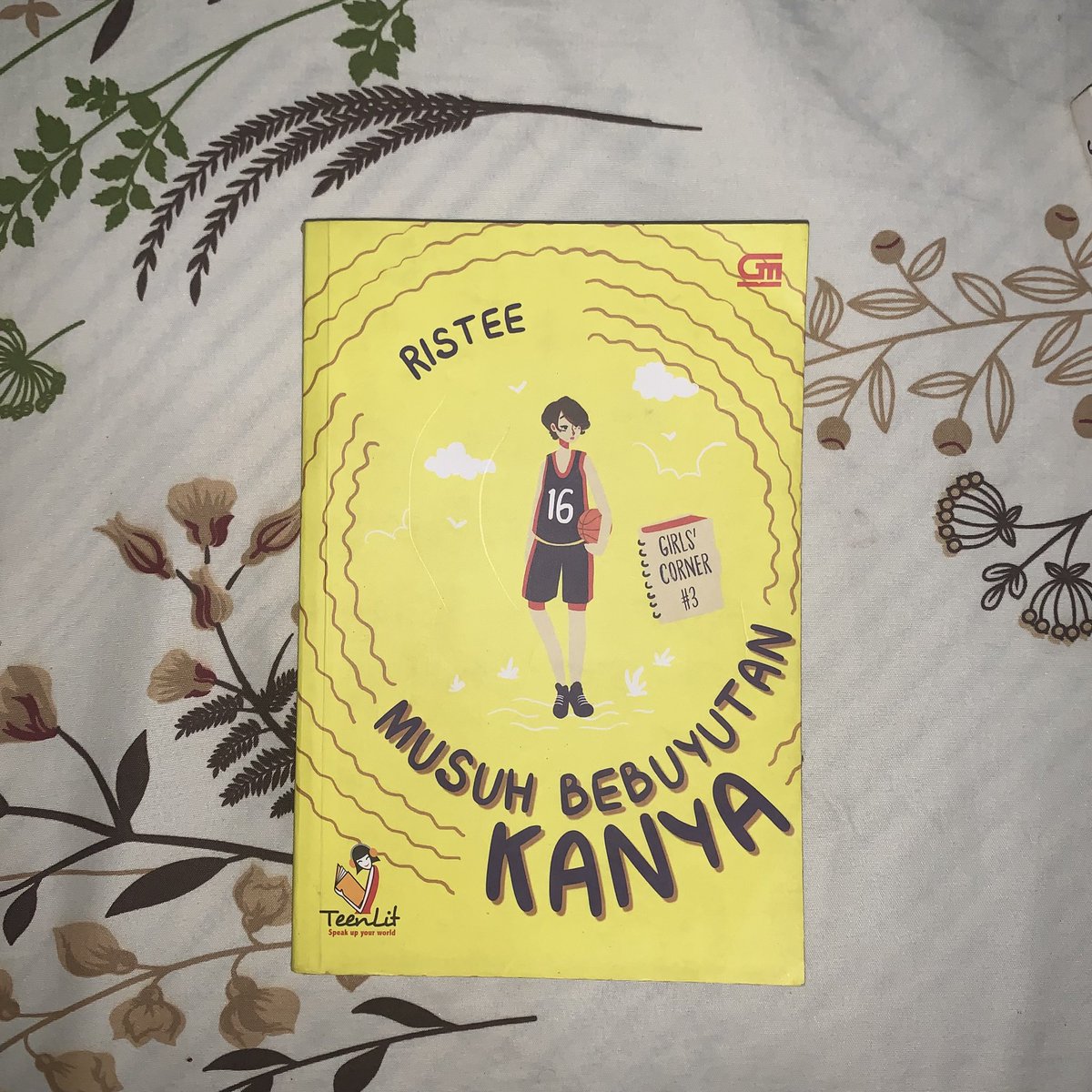 prettyeloraa!♡ tweet media