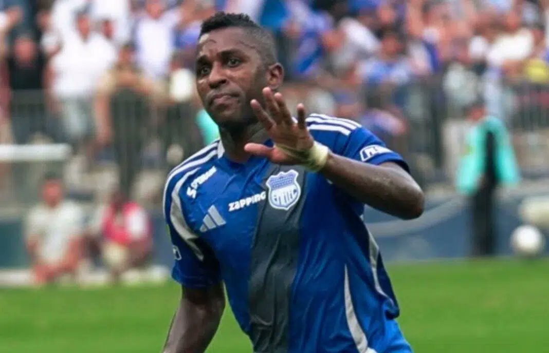 jonathanfut96's tweet photo. 🔵Miller Bolaños es separado de Emelec.

Según se conoce el jugador falto 3 días de la semana a los entrenamientos y no concentró con el plantel que juega hoy ante Guayaquil City.

En las próximas horas se firmaría la rescisión por mutuo acuerdo. https://t.co/uH8f9OlklI