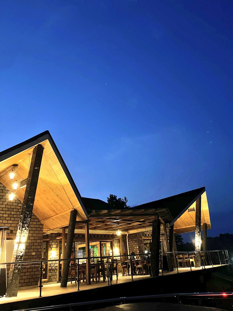 Eddie Safaris Uganda tweet media