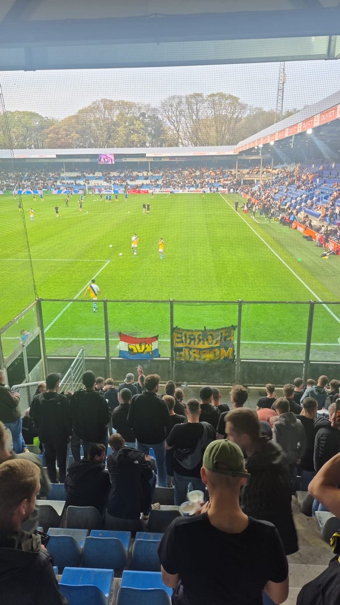 KernVanCambuur's tweet photo. 𝑭𝒐𝒓𝒛𝒂 𝑺.𝑪.𝑪! 💛💙
#graCAM https://t.co/IYfIp1SH3V