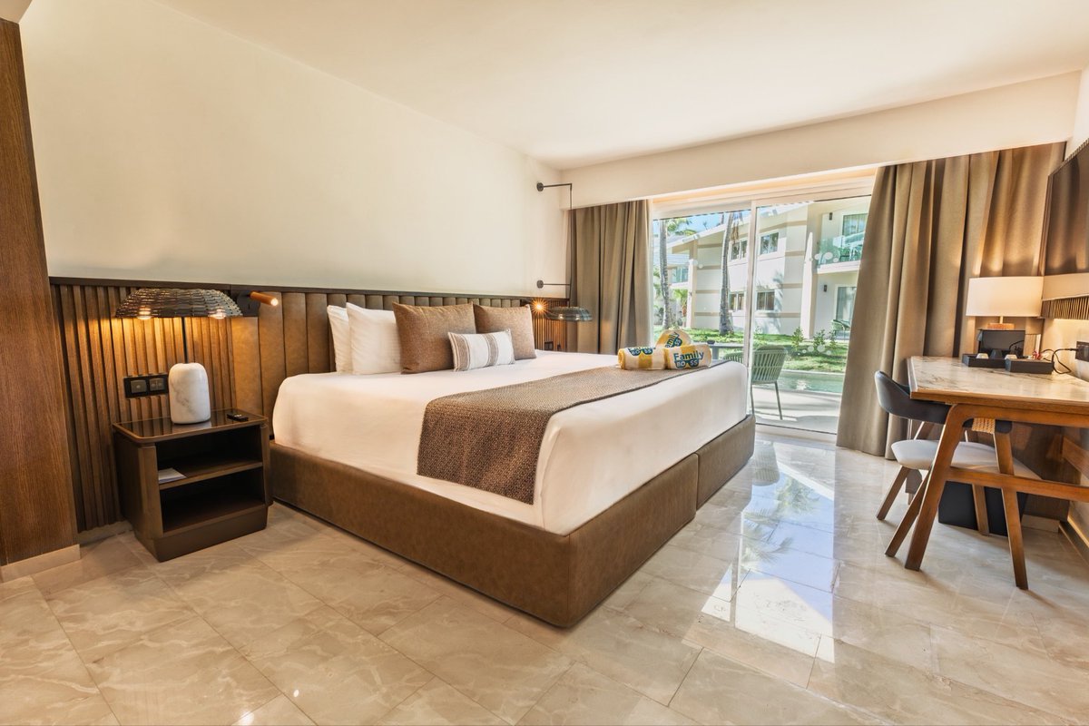 grand_palladium's tweet photo. Private pool ✔️ Stunning suite.✔️ The whole family together ✔️

The Family Select Superior Jr Suite was made for families who refuse to compromise on comfort and luxury.

#GrandPalladiumBavaro #PuntaCana #DominicanRepublic #PrivatePool #FamilySelect #FamilyGetaway https://t.co/mu8XGrPhQt