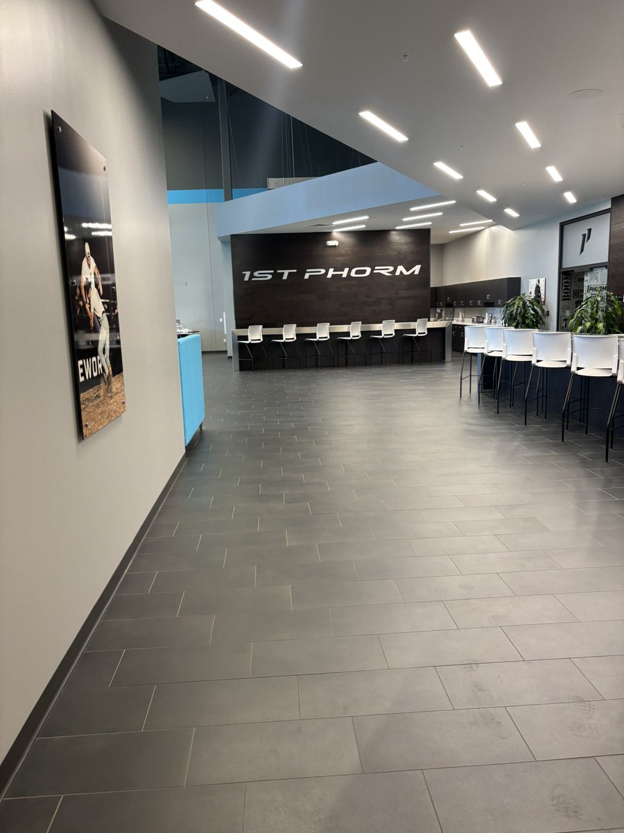 XavierAvant's tweet photo. I had a great time visit the 1st Phorm facility in #FentonMO. Thank you @tony_woolfolk for always exposing us to greatness.
#LFLA
#LFLAFootball
#HawkNation
#LiftforLifeAcademy https://t.co/0DOubMsWt5