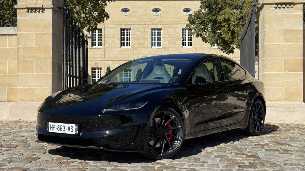 TeslaStars✨ tweet media