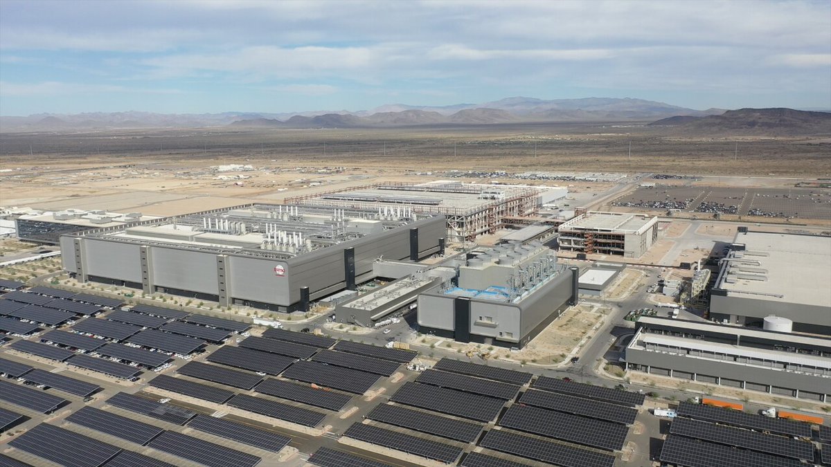 RandomstuffA2Z's tweet photo. The "Silicon Desert" is getting a major upgrade! 🏜️ TSMC just confirmed a timeline for its second Phoenix factory. Advanced 3nm chips are coming in 2027 to power our smartphones and AI. Like and share to support local growth! #TSMC #AZTech https://t.co/gxUkB3S7pr