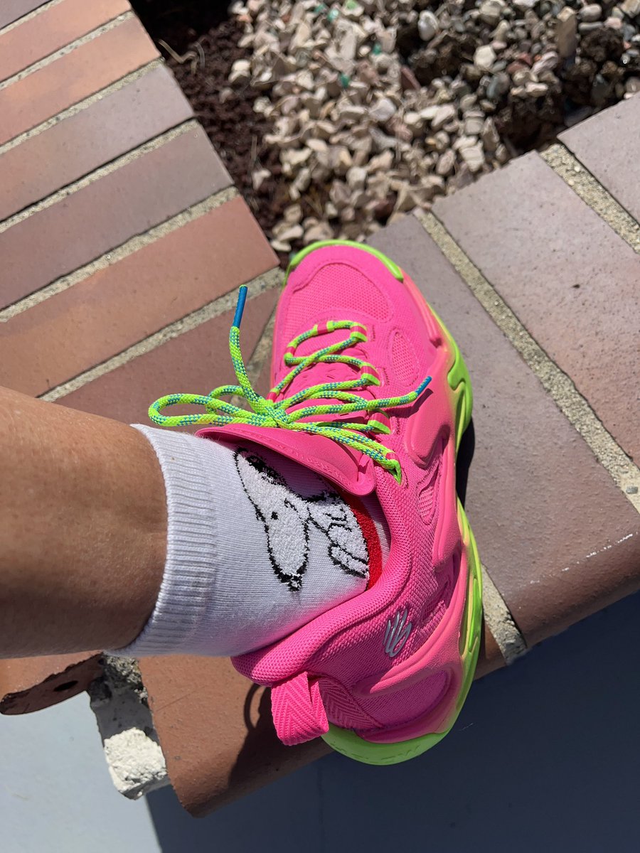 deepseadawn's tweet image. #ArtemisII @LEGO_Group? Absolutely! But for my birthday 🎂 this week, I received a timeless @Tintin classic to build! Still lots of #moonjoy! Thank you friends!

Plus some new kicks (@StephenCurry30 13s)