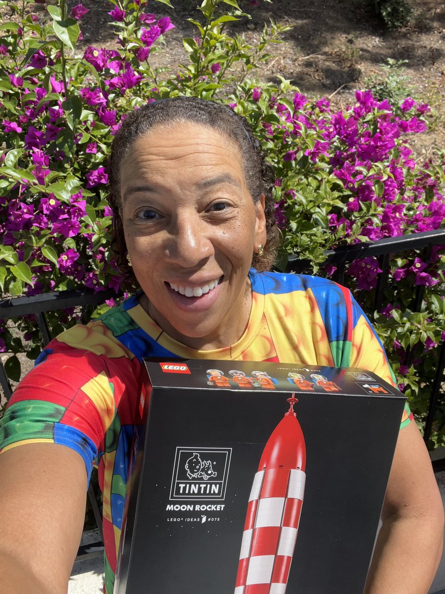 deepseadawn's tweet image. #ArtemisII @LEGO_Group? Absolutely! But for my birthday 🎂 this week, I received a timeless @Tintin classic to build! Still lots of #moonjoy! Thank you friends!

Plus some new kicks (@StephenCurry30 13s)