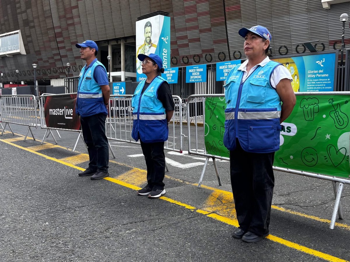 MuniLima's tweet image. #Seguridad l Nos desplegamos en los alrededores del Estadio Nacional para garantizar el orden y la seguridad, manteniendo accesos libres, supervisando el espacio público y brindando atención oportuna ante cualquier incidencia.