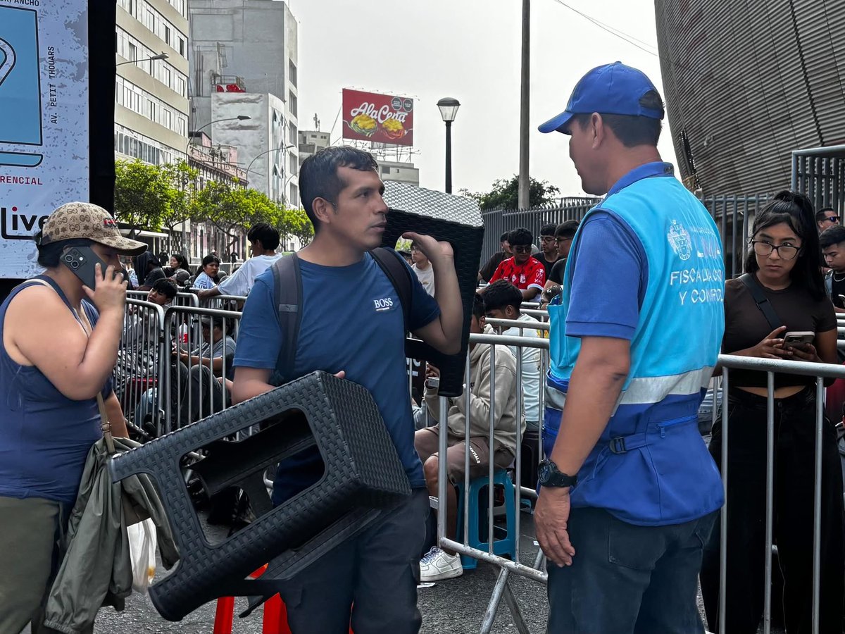 MuniLima's tweet image. #Seguridad l Nos desplegamos en los alrededores del Estadio Nacional para garantizar el orden y la seguridad, manteniendo accesos libres, supervisando el espacio público y brindando atención oportuna ante cualquier incidencia.